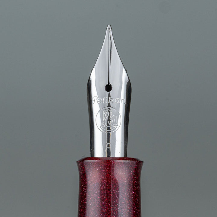 【Pelikan ペリカン /M205 Classic クラシック】限定700本 特別生産品 バーガンディーにラメがちりばめられたボディが煌びやかな輝きを放つ スタールビー 細字 F [万年筆][m]