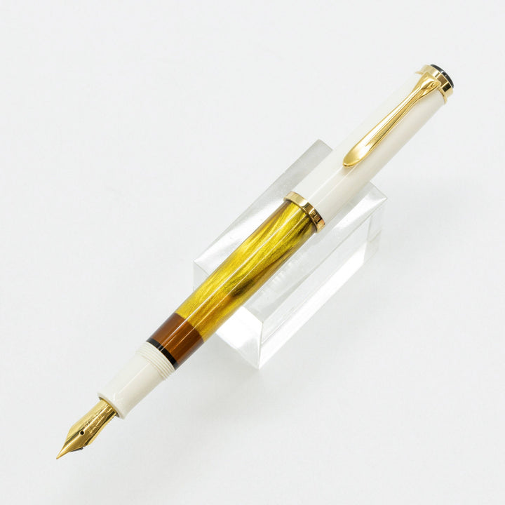 【Pelikan ペリカン /M200 Classic クラシック】限定600本 特別生産品 ホワイトのボディにゴールドが高貴さを感じる ゴールドマーブル 極細字 EF [万年筆][m]