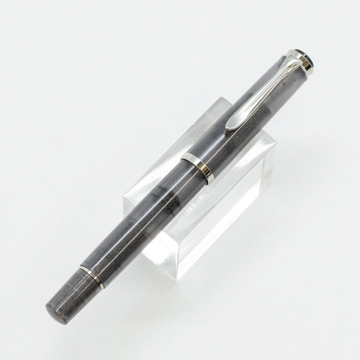 【Pelikan ペリカン /M205 Classic クラシック】限定700本 特別生産品 幻想的なグレーにラメがちりばめられたボディが神秘的 ムーンストーン 極細字 EF [万年筆][m]