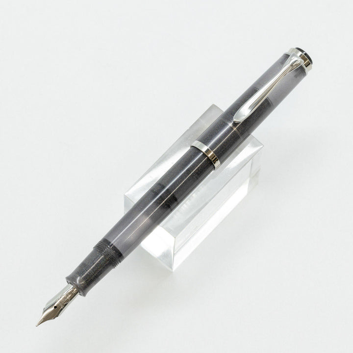 【Pelikan ペリカン /M205 Classic クラシック】限定700本 特別生産品 幻想的なグレーにラメがちりばめられたボディが神秘的 ムーンストーン 極細字 EF [万年筆][m]