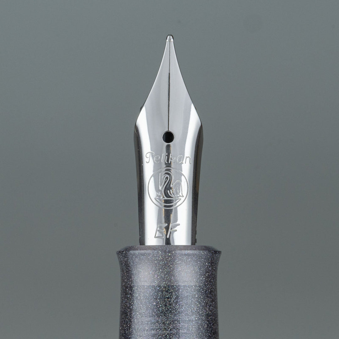 【Pelikan ペリカン /M205 Classic クラシック】限定700本 特別生産品 幻想的なグレーにラメがちりばめられたボディが神秘的 ムーンストーン 極細字 EF [万年筆][m]