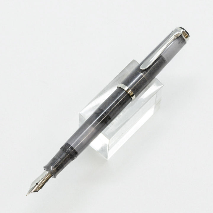 【Pelikan ペリカン /M205 Classic クラシック】限定700本 特別生産品 幻想的なグレーにラメがちりばめられたボディが神秘的 ムーンストーン 中字 M [万年筆][m]