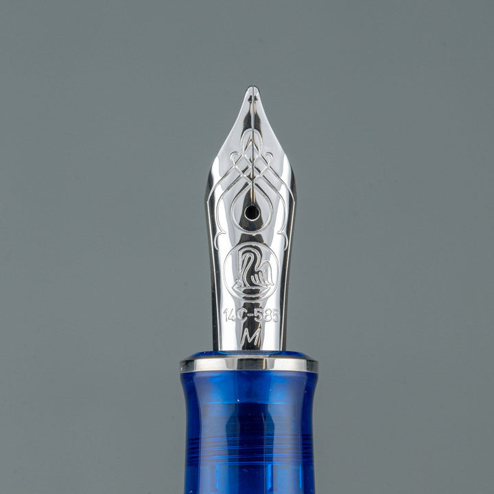 【Pelikan ペリカン /スーベレーン Ｍ605】限定1200本 特別生産品 深みのあるブルーのボディが魅惑的 マリンブルー 中字 M ※ペン先調整済 [万年筆][m]