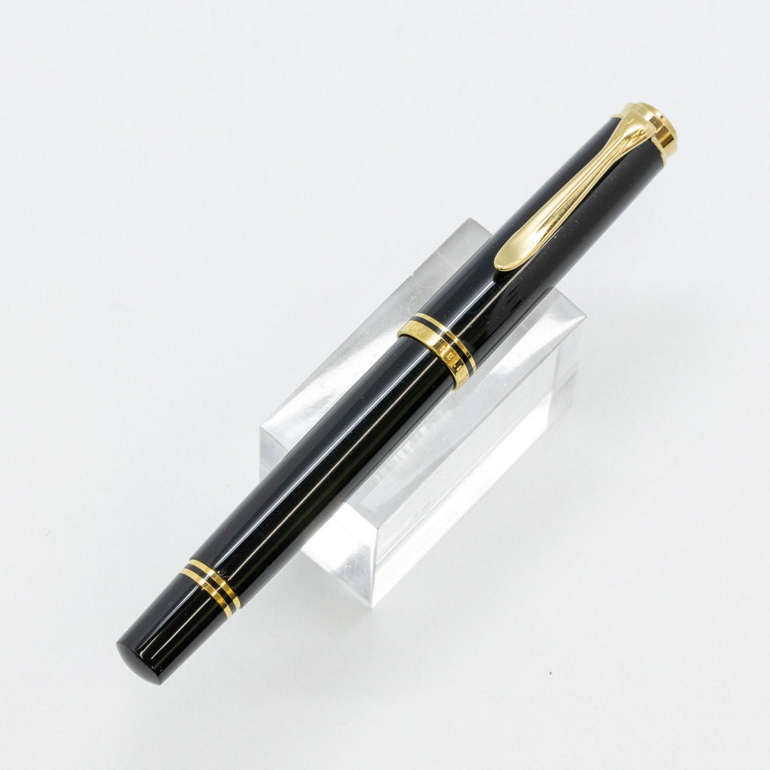 【Pelikan ペリカン /スーベレーン Ｍ400】絶妙に手に馴染む小さめサイズ シックなブラックにゴールドラインが美しい 極細字 EF [万年筆][m]