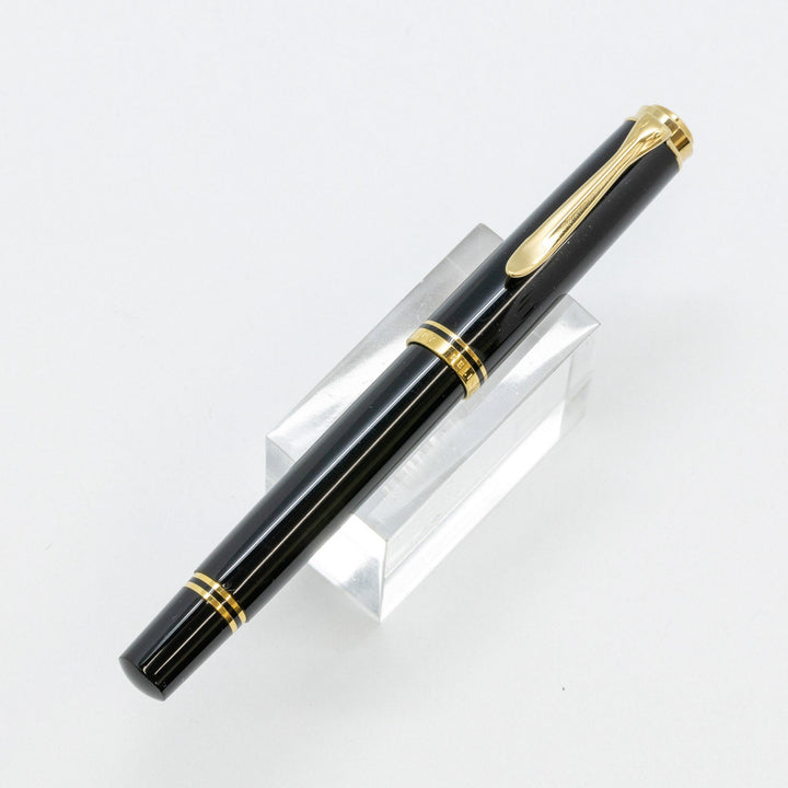 【Pelikan ペリカン /スーベレーン Ｍ400】絶妙に手に馴染む小さめサイズ シックなブラックにゴールドラインが美しい 極細字 EF [万年筆][m]