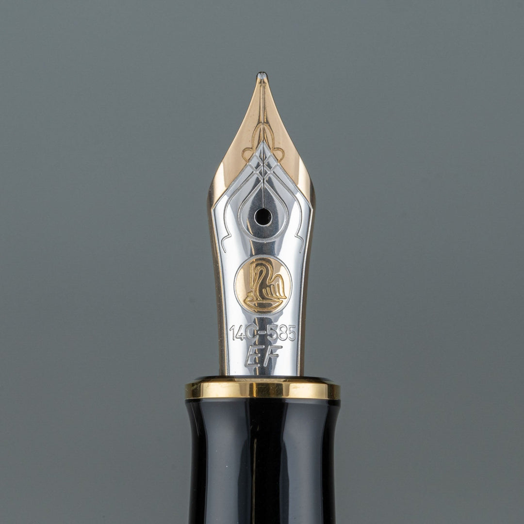 【Pelikan ペリカン /スーベレーン Ｍ400】絶妙に手に馴染む小さめサイズ シックなブラックにゴールドラインが美しい 極細字 EF [万年筆][m]
