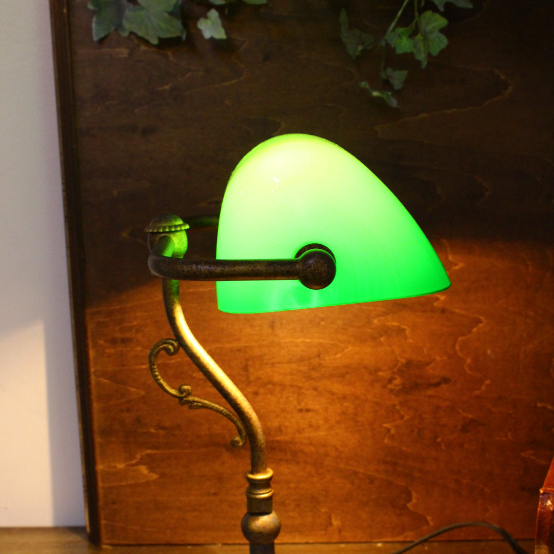 鮮やかなグリーンのバンカーズランプ  1灯 テーブルランプ