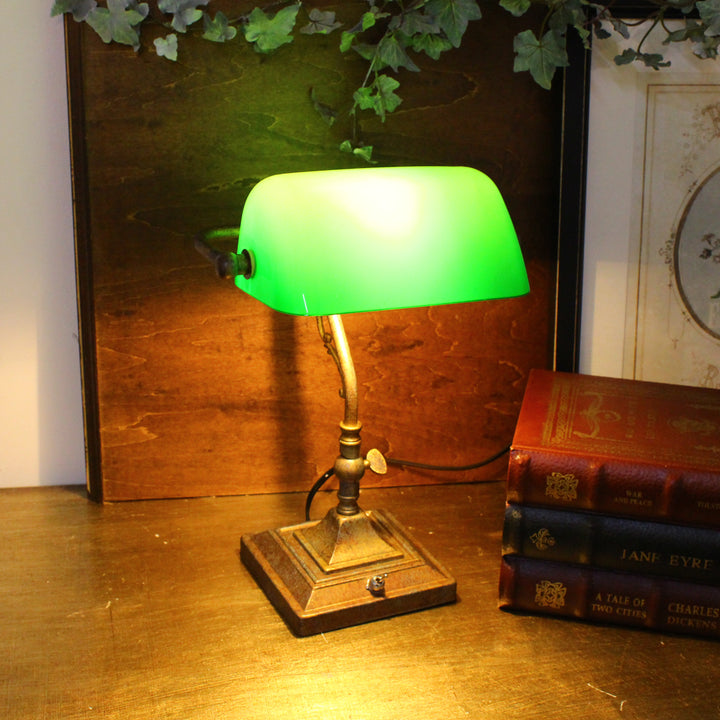 鮮やかなグリーンのバンカーズランプ  1灯 テーブルランプ