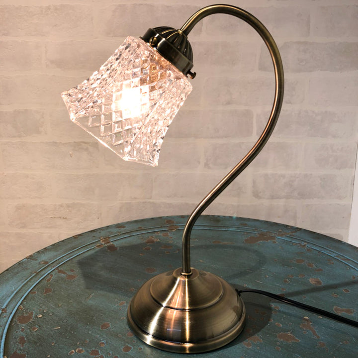 クラシックな雰囲気を演出  1灯  テーブルランプ アンティーク調クリアシェード付き