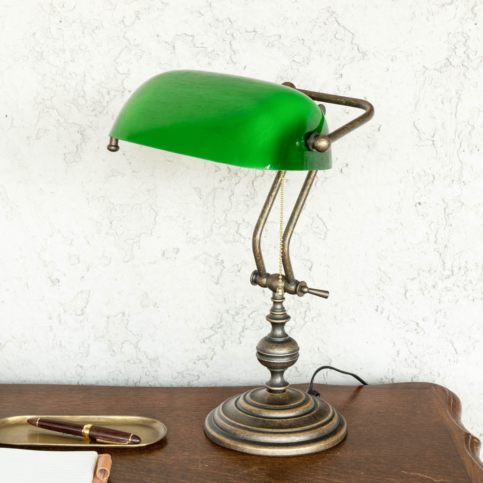 ◇真鍮古美色の絵になるアンティーク調ランプ バンカーズライト – THE