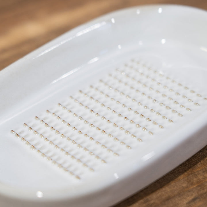 【かもしか道具店】 しょうがのおろし器 白