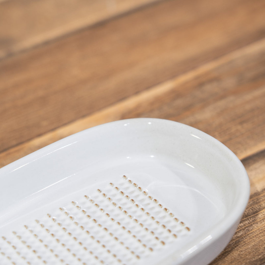 【かもしか道具店】 しょうがのおろし器 白
