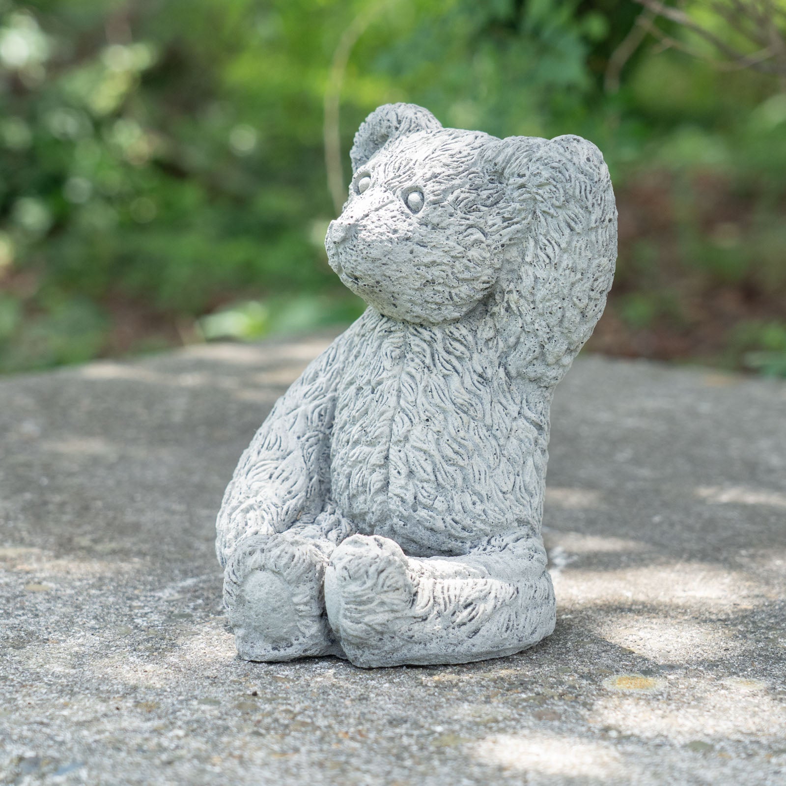 ガーデンストーン】ぬいぐるみの質感が表現された お手ふりテディベア