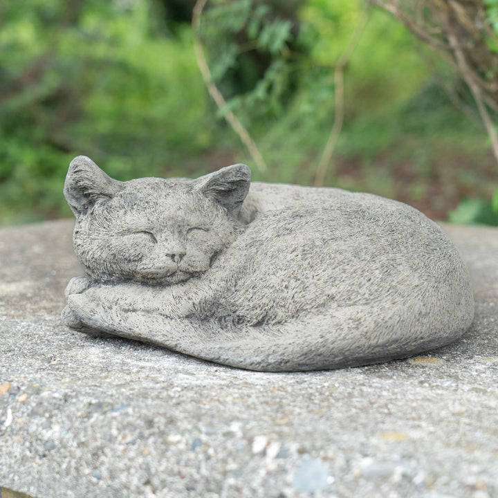 【ガーデンストーン】リラックスした表情 眠り猫ストライピー