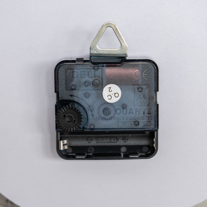 ◇松尾ミユキ Die cut clock(掛け時計) Cat in the basket