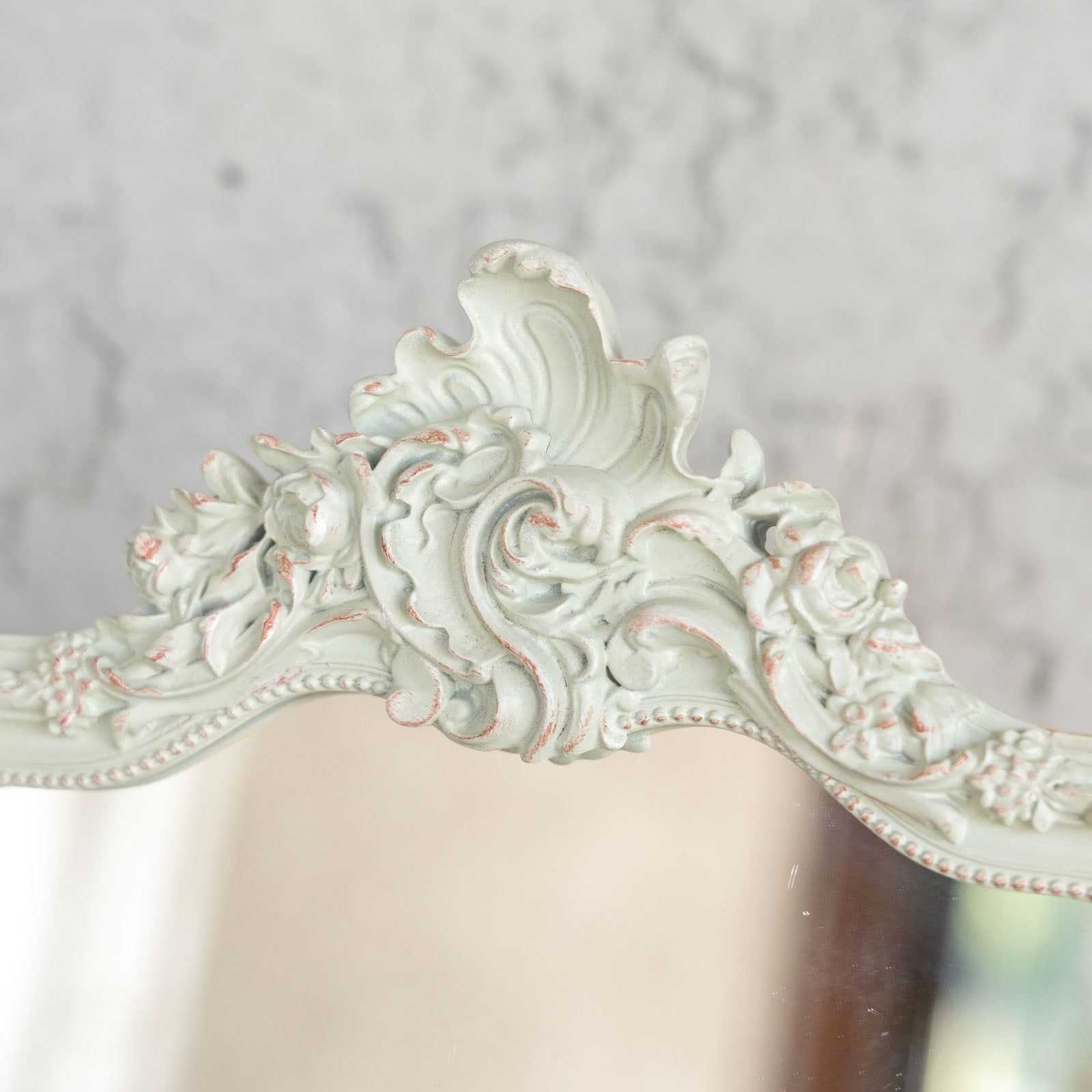 華やかなロカイユ装飾をモチーフにした アンティーク調ミラー GC