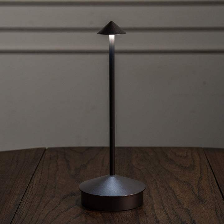 【SVELTE スヴェルト】小さな傘の様なトップが可愛らしい 充電式テーブルランプ BR